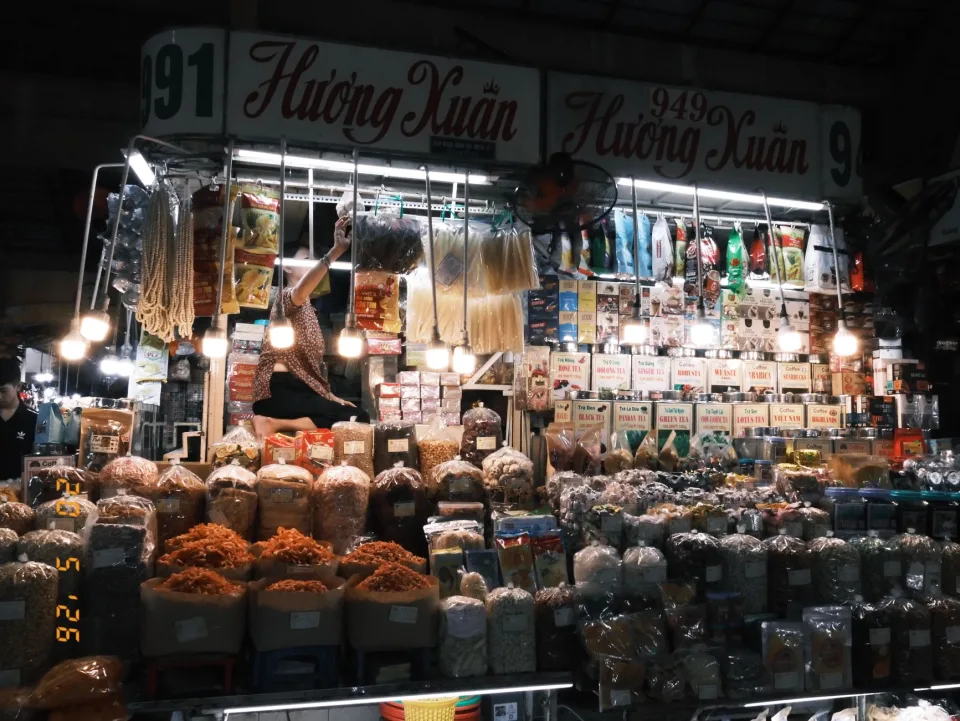 Bàn ăn tại Mai Thị Thu Thảo